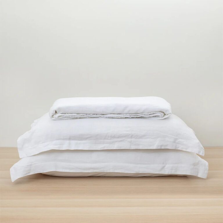 Image of the full Linen Fitted Sheet Set in white