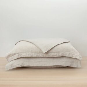 Image of the complete linen flat sheet set in natural